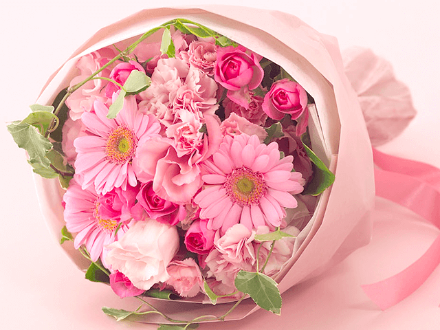 いい夫婦の日の花　ピンク・レッド系花束