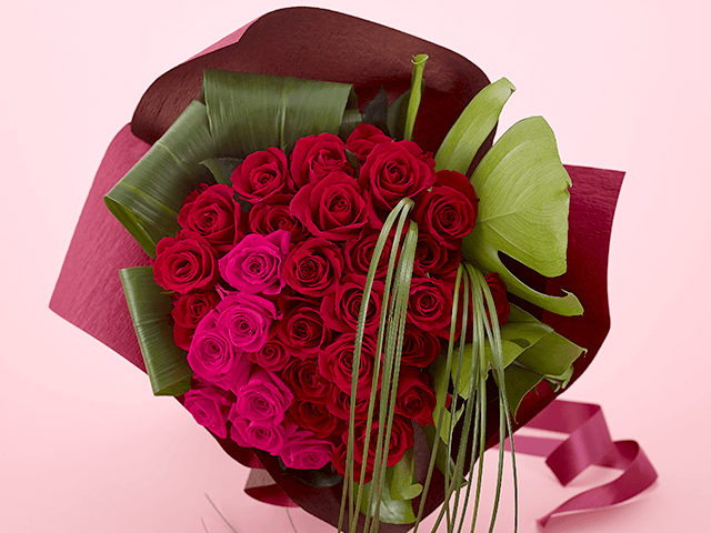 恋人の日に贈る花　レッド系バラの花束