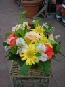 器付きミニブーケ 室蘭市宮の森町のお花屋さん「花のよしおか」母の日の花を始め、フラワーギフトやお花の宅配ならイーフローラ