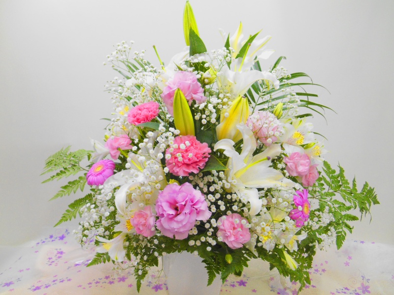 【　～ソナタ～優しさあふれる白ユリとピンク～　】｜お花屋さん「浅水フラワーガーデン」の母の日のお花