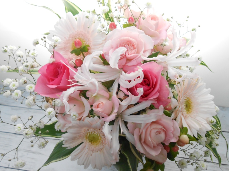 香る 花束 可愛い ふわふわ フェミニン 浅水フラワーガーデン イーフローラ フラワーギフトや花の宅配 送料無料も多数
