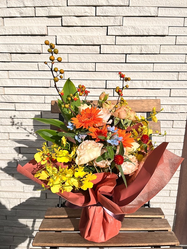 スタンディングブーケ 秋いろｙ 花の八幡屋 イーフローラ フラワーギフトや花の宅配 送料無料も多数
