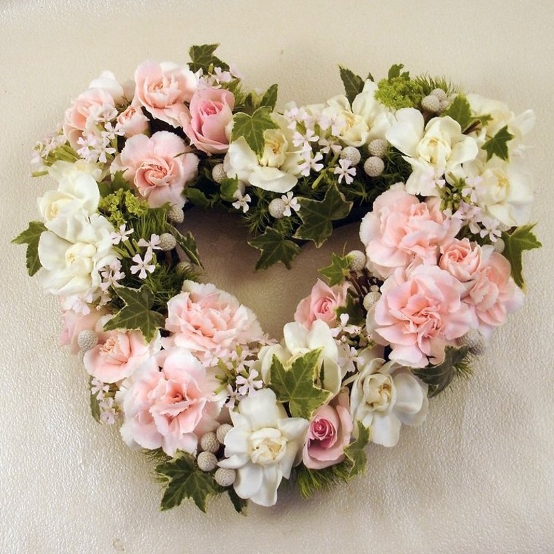 オープンハートのリース【ピンク】｜お花屋さん「フローリスト彩花」の母の日のお花