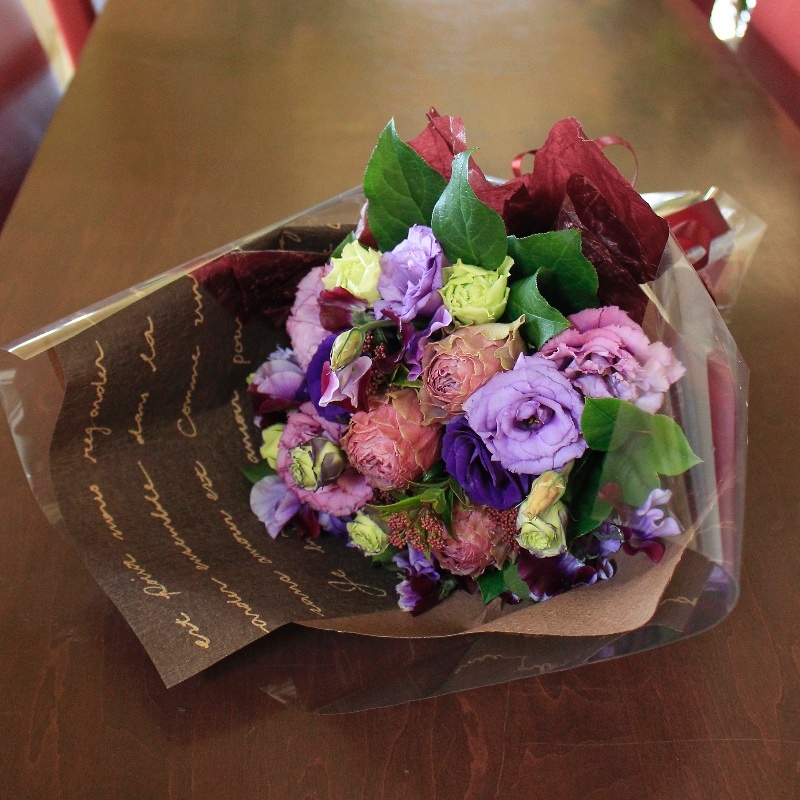 大人っぽい花束【若紫】｜お花屋さん「フローリスト彩花」の母の日のお花