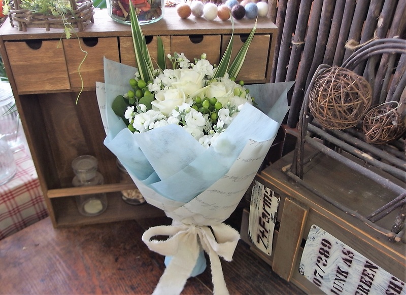 花言葉は尊敬 白い花束 花工房パルテール イーフローラ フラワーギフトや花の宅配 送料無料も多数