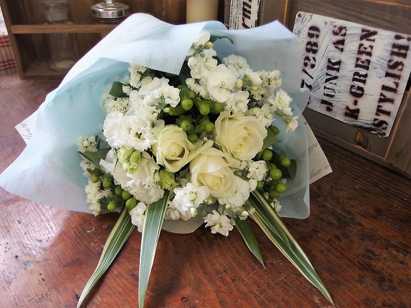 花言葉は尊敬 白い花束 花工房パルテール イーフローラ フラワーギフトや花の宅配 送料無料も多数