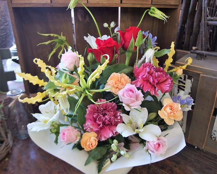 グロリオーサが素敵 花工房パルテール イーフローラ フラワーギフトや花の宅配 送料無料も多数