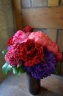 母の日にきれいな花々のブーケと花瓶
