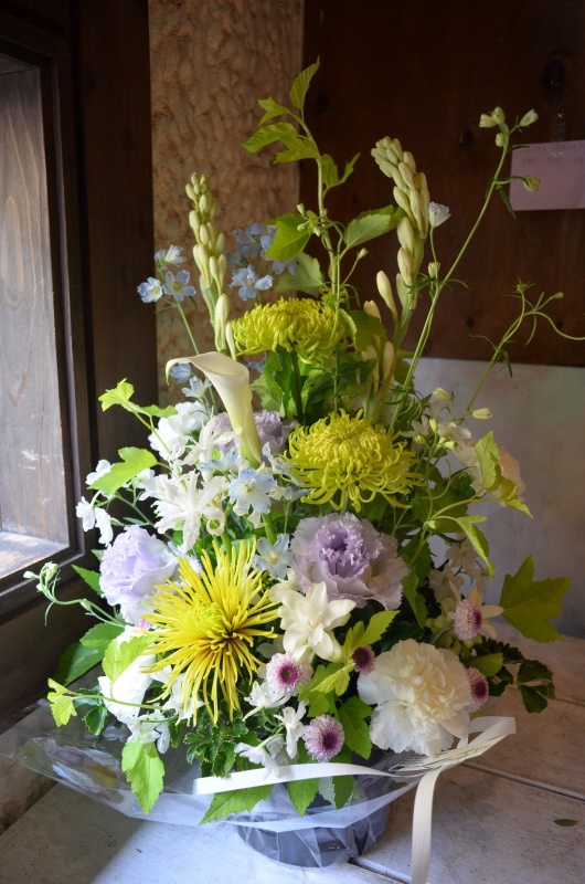 祈りの時｜お花屋さん「フラワーオブジェ グリーンスポット」のお盆（旧盆）のお花