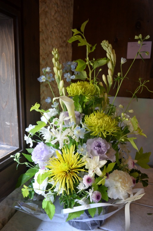 祈りの時｜お花屋さん「フラワーオブジェ グリーンスポット」のお盆（旧盆）のお花