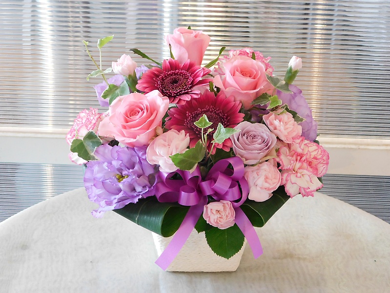ピンク紫アレンジメント はせがわ生花店 イーフローラ フラワーギフトや花の宅配 送料無料も多数