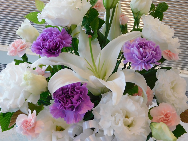 御供アレンジメント（白＋淡いピンク・紫）｜お花屋さん「はせがわ生花店」のお花