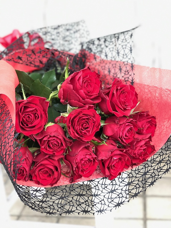 プロポーズの花束 赤バラ12本 花処 彩季舎 イーフローラ フラワーギフトや花の宅配 送料無料も多数