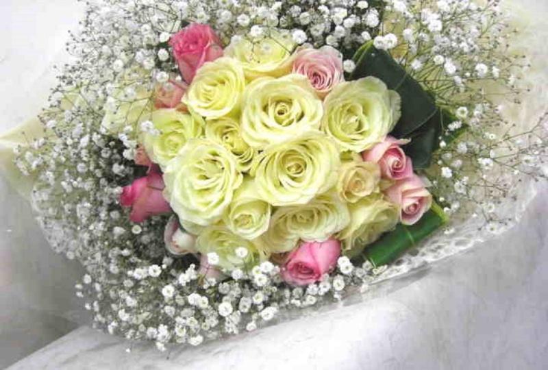 【マスィール】　純真バラとかすみそうのブーケ｜お花屋さん「フラワーデザイン ウィズ」のお花