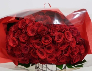 【フラム】赤バラ５０本の花束