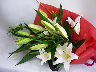 白ユリのオリエンタル花束