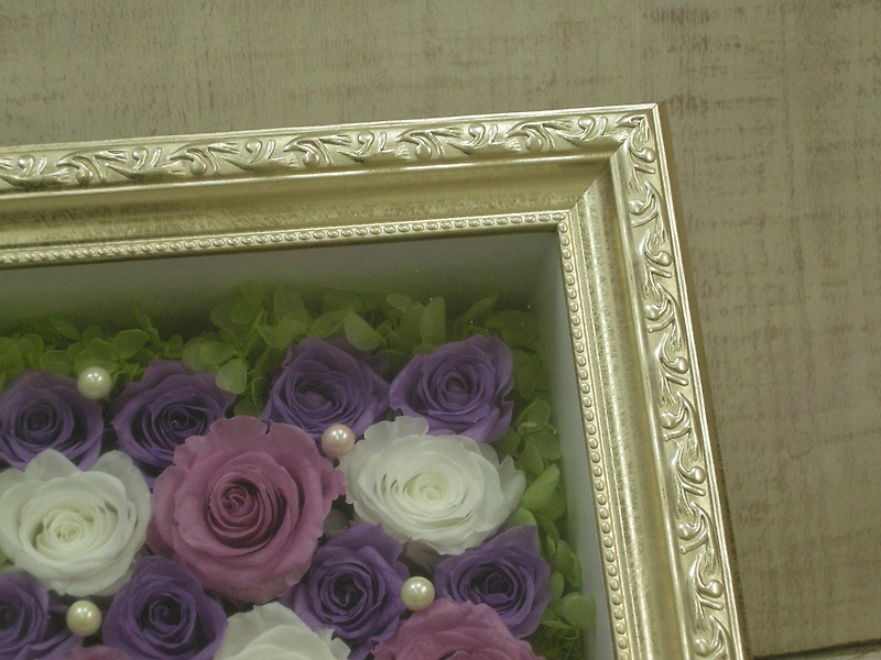 バラ尽くしのプリザーブドフラワー～白と紫～｜お花屋さん「伸共花店」のお盆（旧盆）のお花