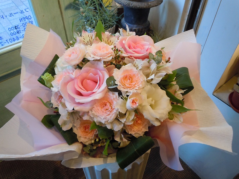 優しさに包まれたピンク＆ホワイト｜お花屋さん「フルール ド アルル」のお花
