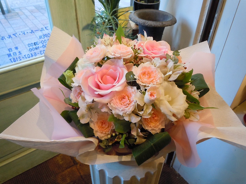 優しさに包まれたピンク＆ホワイト｜お花屋さん「フルール ド アルル」のお花