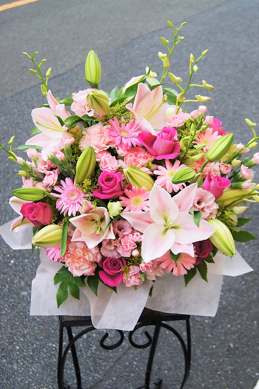 色々ピンク ピンクのお花がいっぱい Full Full ａｓｔｉｎａ パリ イーフローラ フラワーギフトや花の宅配 送料無料も多数