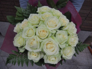 White Rose Bouquet ڍڍ̂ԉue hsnvt[Mtg₨Ԃ̑zȂC[t[