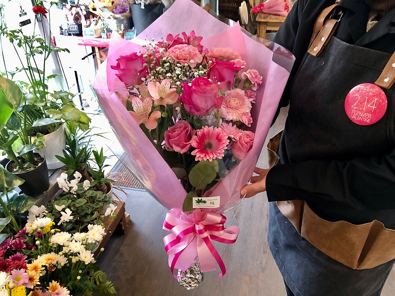 【大切な人・大切な日に】幸せを運ぶピンクの花束｜お花屋さん「ＦｌｏｗｅｒＳｈｏｐ 楓」の母の日のお花