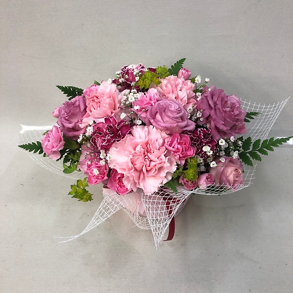 おしゃれピンクアレンジメント ｆｌｏｒｉｓｔ ｋａｊｉｗａｒａ イーフローラ フラワーギフトや花の宅配 送料無料も多数