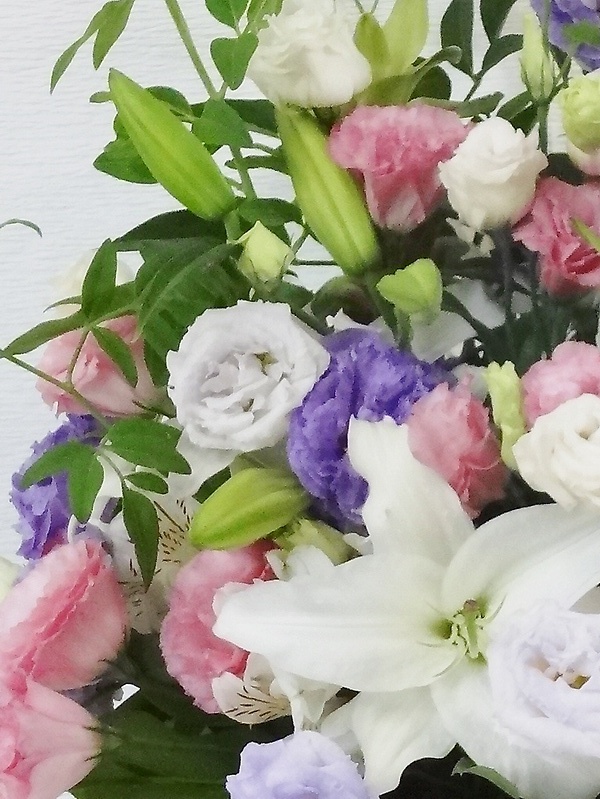 【　ホワイトリリー　】｜お花屋さん「ＦＬＯＲＩＳＴ ＳＵＮＮＹ ＰＬＡＣＥ」のお盆（旧盆）のお花