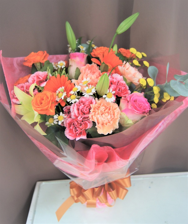 ミックスカラーの可愛い花束 ａｓｔｉｎａ イーフローラ フラワーギフトや花の宅配 送料無料も多数