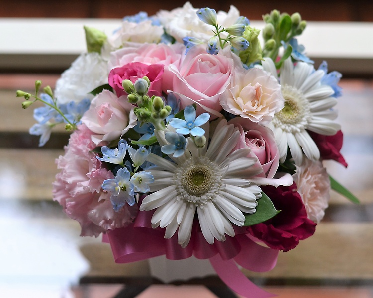 THE パステルカラー：人気の色合いで可愛くデザイン｜お花屋さん「ｍａｃｈｉ ｈａｎａ」のお花