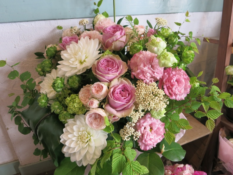可愛いピンクでお作りします☆大きめアレンジメント｜お花屋さん「Ｓｐｉｃｅ」のお花