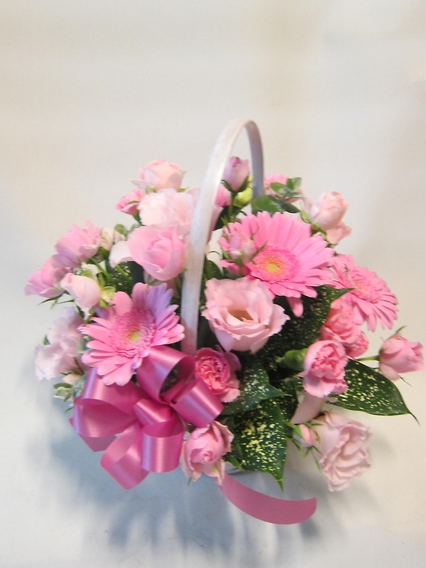 ピンクの花バスケット フラワーショップ かしん イーフローラ フラワーギフトや花の宅配 送料無料も多数