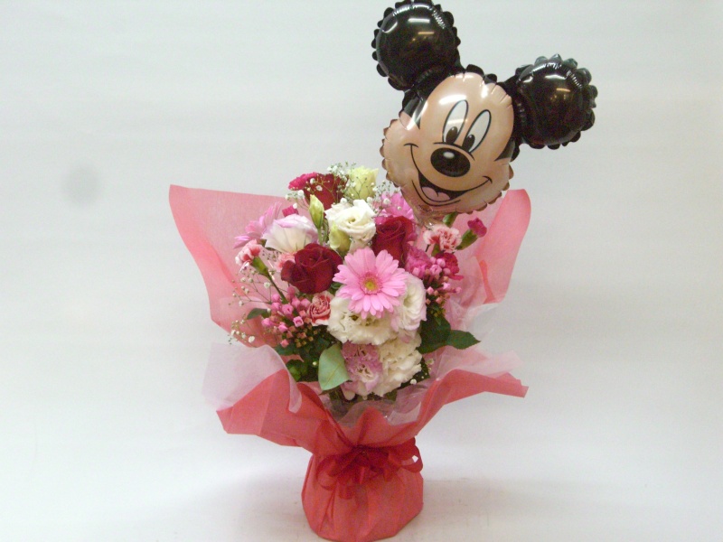 ミッキーマウス花瓶の要らない花束ブケットです。｜お花屋さん「フラワーショップ サン・テ・ローズ」のお花