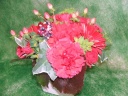 母の日アレンジメント♪　～レッド～ 横浜市栄区笠間のお花屋さん「ナカムラ生花 笠間店」母の日の花を始め、フラワーギフトやお花の宅配ならイーフローラ