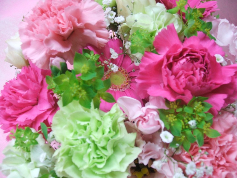 ピンクグラデーション母の日アレンジメント♪｜お花屋さん「ナカムラ生花 笠間店」の母の日のお花