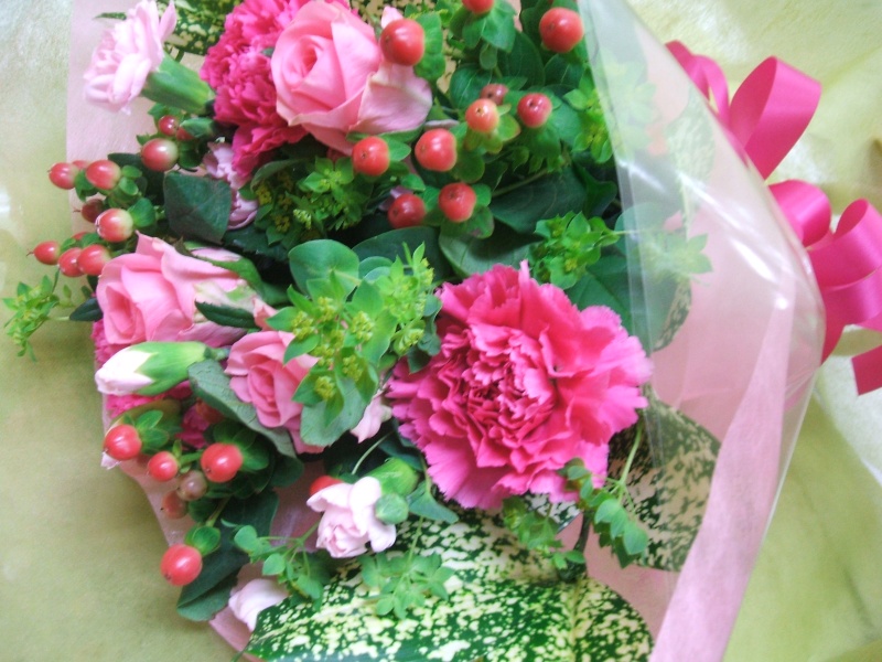 ピンクカーネーション入り母の日用花束！！｜お花屋さん「ナカムラ生花 笠間店」の母の日のお花