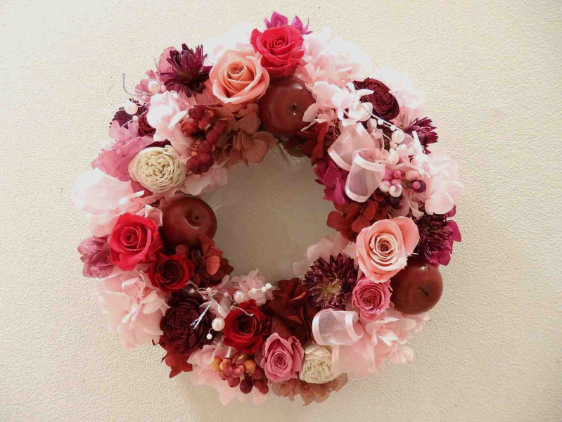ピンクのバラのリース｜お花屋さん「フィオリスタ ぴあに」の母の日のお花