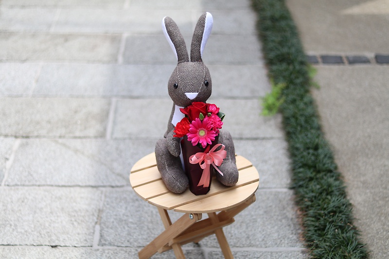 mʌnCute Rabbit flowerbԉut[Vbv XpCv̂