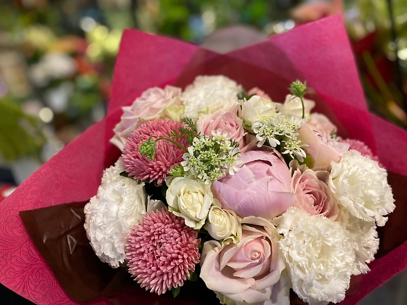 ふんわりと淡いピンクの花束♪｜お花屋さん「ショーケース 横浜」のお花