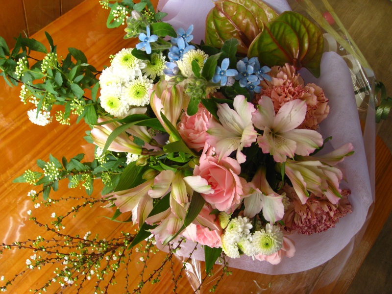 おしゃれおまかせ洋花 御供え花束 さくら花店 イーフローラ フラワーギフトや花の宅配 送料無料も多数