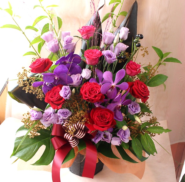 赤紫 ゴージャス アレンジメント さくら花店 イーフローラ フラワーギフトや花の宅配 送料無料も多数