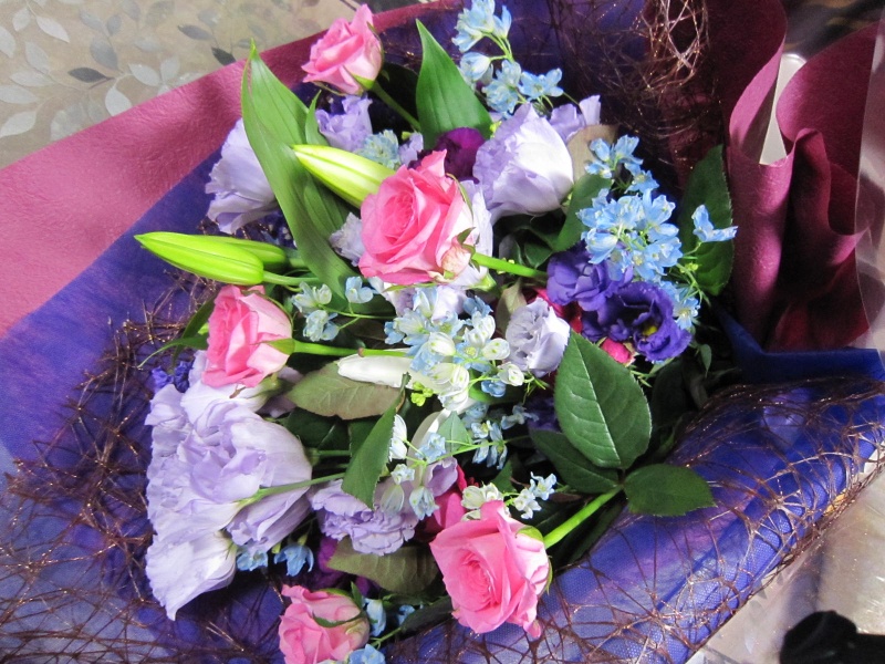 ピンクのバラとパープルのお花の花束☆紫檀｜お花屋さん「フラワーショップさら」の母の日のお花