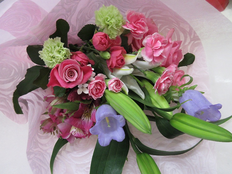 可愛いピンクの花束 フラワーショップさら イーフローラ フラワーギフトや花の宅配 送料無料も多数