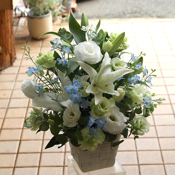 白 ブルーの御供花 フローラント イーフローラ フラワーギフトや花の宅配 送料無料も多数