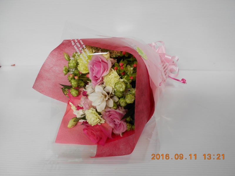 ピンクのバラのブーケ風花束｜お花屋さん「株式会社 静清フラワー」の母の日のお花