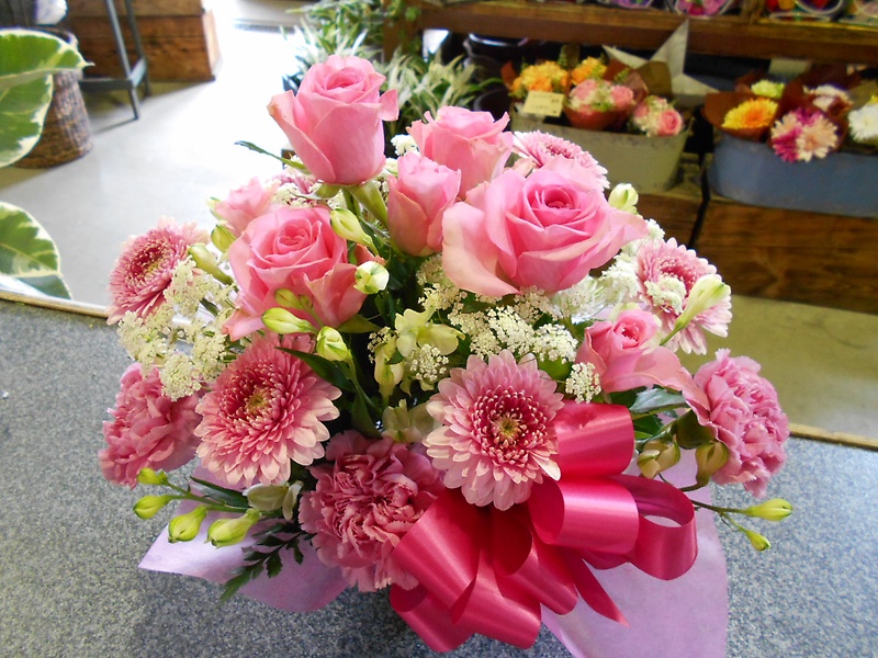 ピンクのアレンジメント｜お花屋さん「株式会社 静清フラワー」の母の日のお花