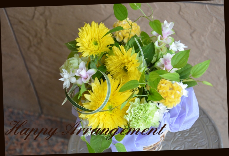 イエロー系　季節の花を入れて　アレンジメント　14｜お花屋さん「風遊花」の母の日のお花