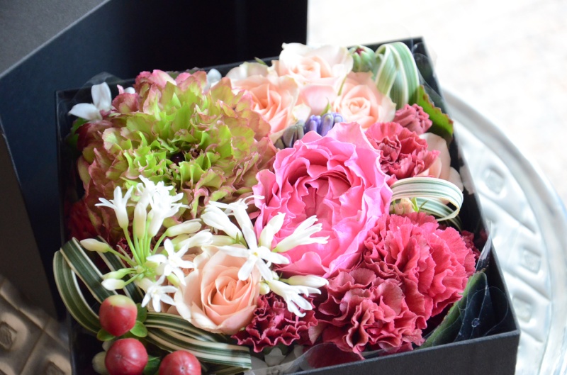 季節の花で　おまかせボックスアレンジメント　261｜お花屋さん「風遊花」のお花