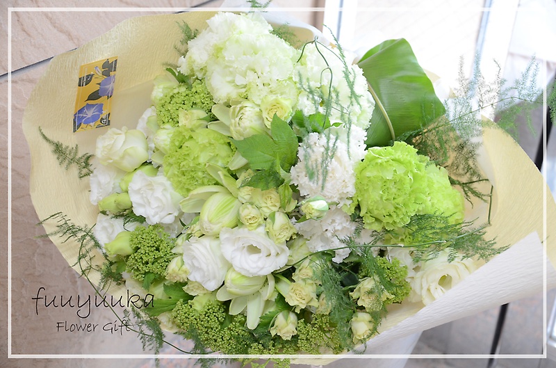 白グリーンで爽やかに♪ 可愛い花束｜お花屋さん「風遊花」のお花