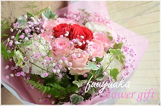 かわいいバラの花束